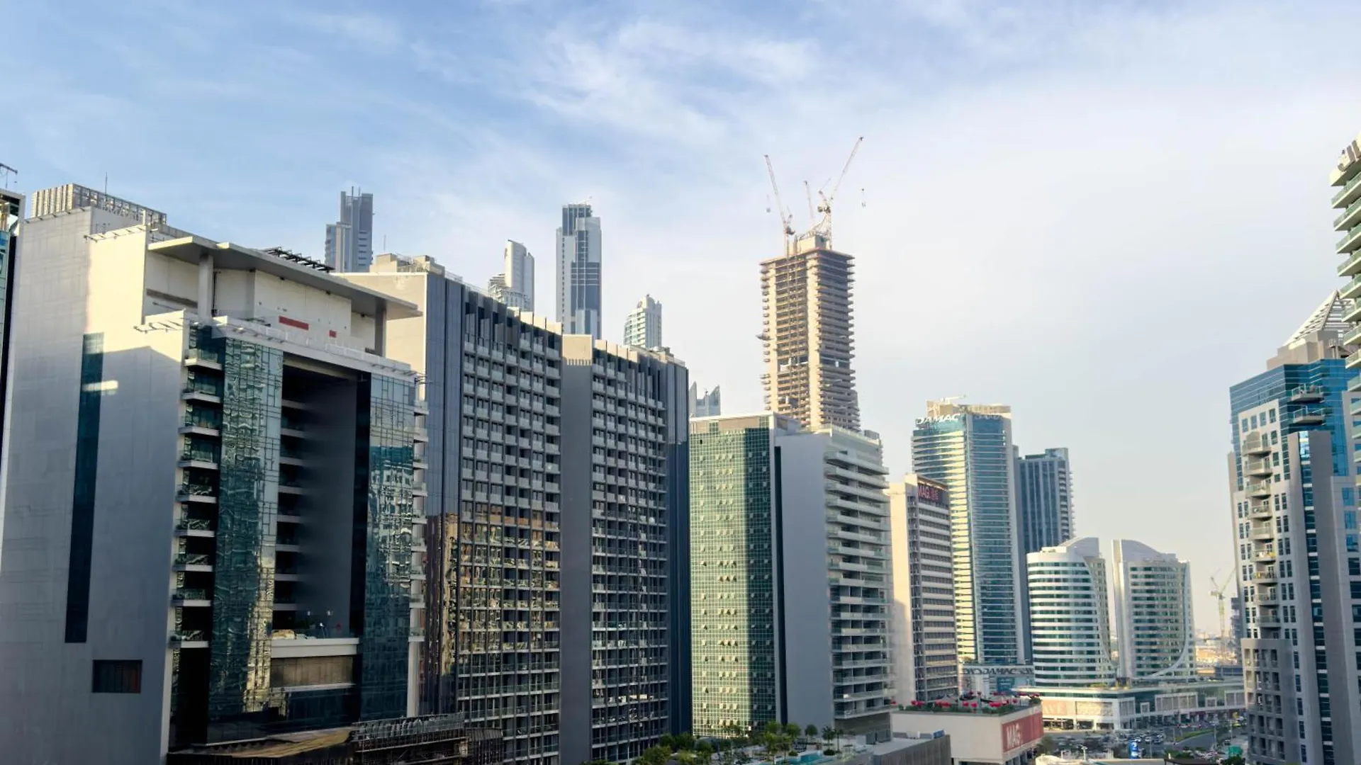 Naseem - Cozy Studio With City & Pool Views In Business Bay Dubai