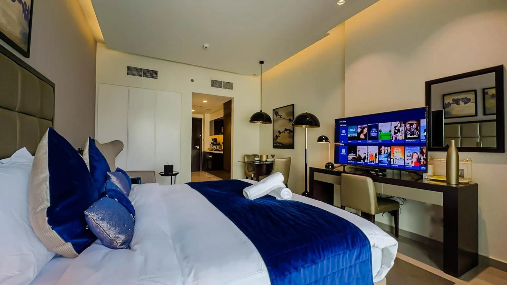 Naseem - Cozy Studio With City & Pool Views In Business Bay Dubai Apartment