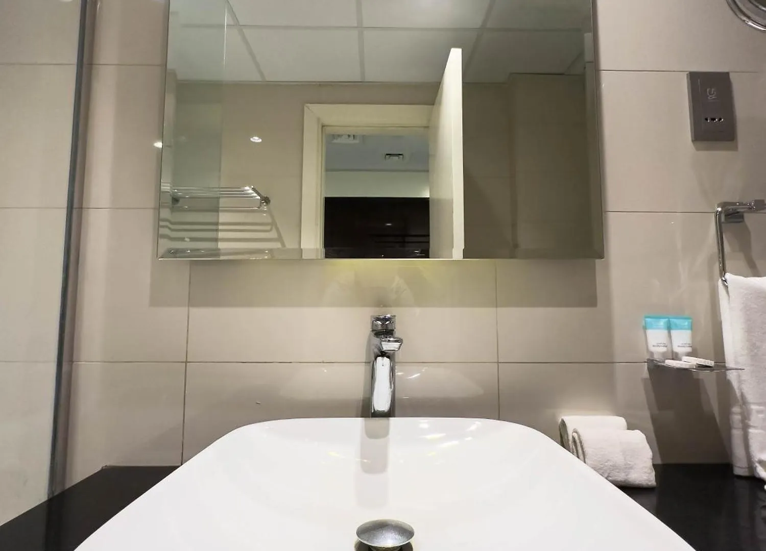 Naseem - Cozy Studio With City & Pool Views In Business Bay Dubai